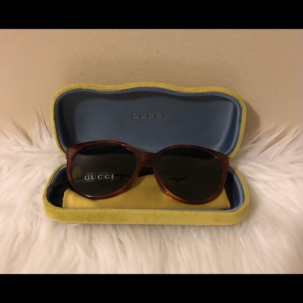 Gucci Acetate Sunglasses w/Lime Green Velvet Case - Picture 4 of 14